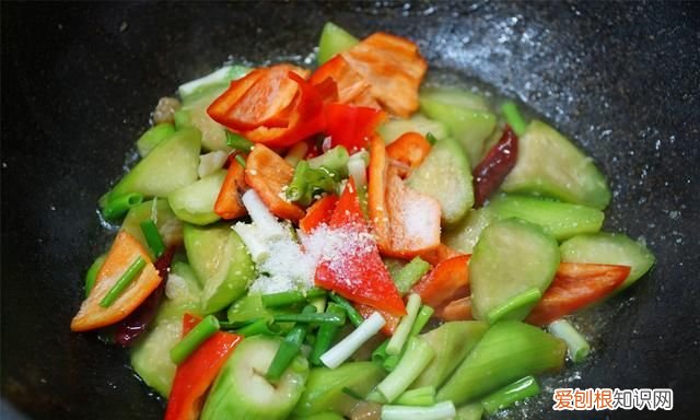 炒丝瓜时多加一步丝瓜鲜嫩脆