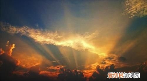 出生异象伴有雷电火球