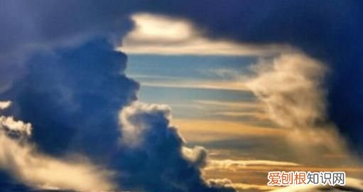 出生异象伴有雷电火球