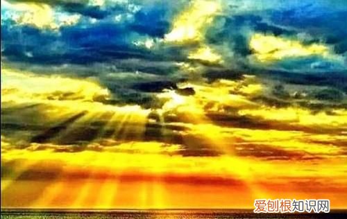 出生异象伴有雷电火球