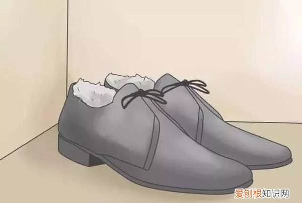 鞋子不小心买大了怎么办，运动鞋买小了 怎么把它撑大