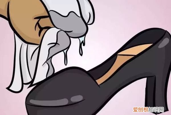 鞋子不小心买大了怎么办，运动鞋买小了 怎么把它撑大