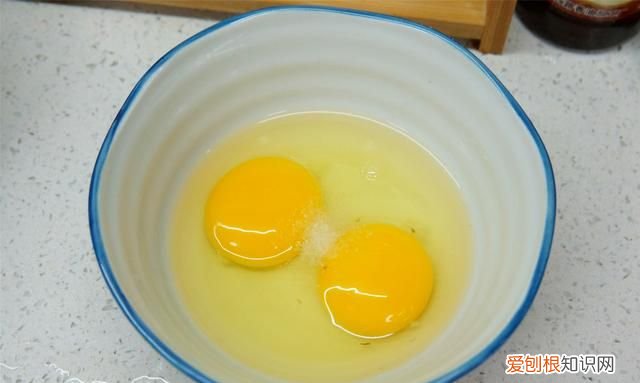 炒木耳总是噼里啪啦炸锅