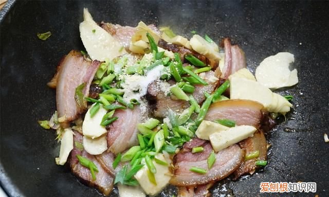 腊肉如何炒才能不咸不腻的小窍门