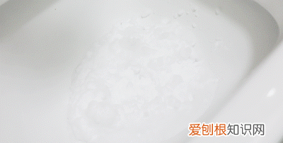 蹲马桶怎么防止水溅到屁股,怎样防止蹲马桶溅一屁股水