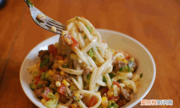 扒了50多款低脂沙拉酱,我们推荐这几款零食