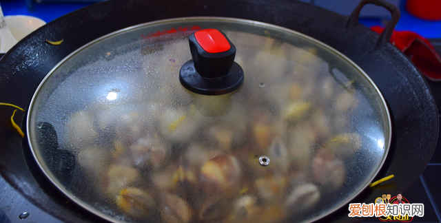 炒蛤蜊的时候为什么蛤蜊会开口,炒好的蛤蜊有泥沙怎么补救