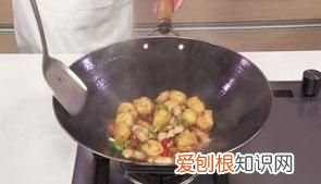 油豆腐怎么炒好吃 家常菜做法,糖尿病人油豆腐酿肉怎么做