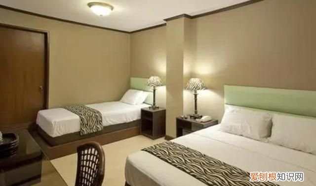 酒店床单为啥放块布