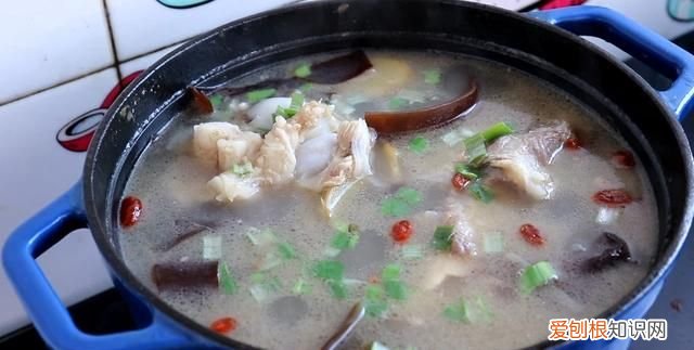 怎样才能煮出奶白的骨头汤,骨头汤怎么熬才能熬出奶白色的汤