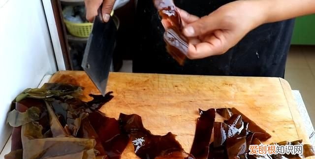 怎样才能煮出奶白的骨头汤,骨头汤怎么熬才能熬出奶白色的汤