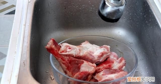 怎样才能煮出奶白的骨头汤,骨头汤怎么熬才能熬出奶白色的汤