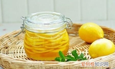 蜂蜜柠檬水上面一层长毛了还能喝吗