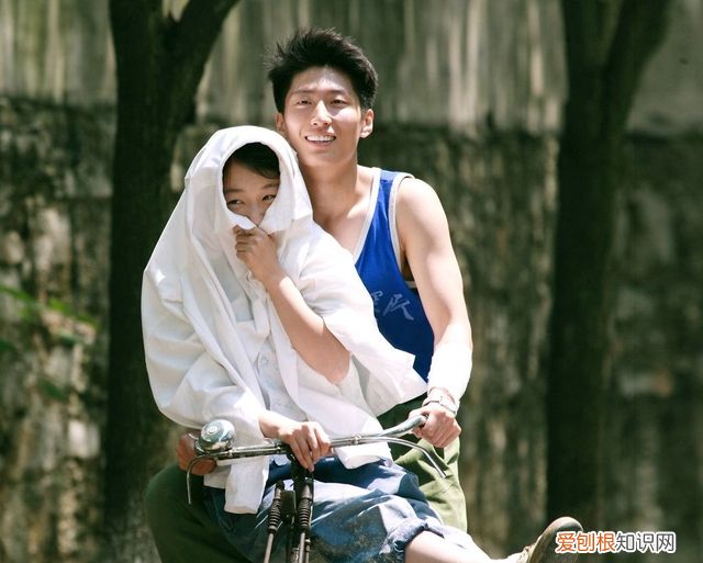 山楂树之恋静秋送老三最后一程 山楂树之恋静秋和老三照片