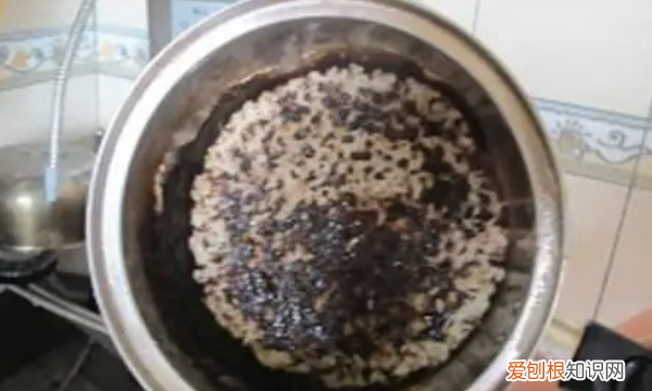 糊锅了怎么去除黑焦，烧焦的锅如何去除炭黑