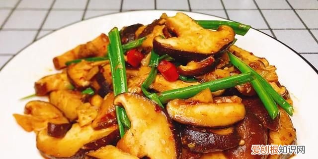 孜然炒香菇怎么炒才好吃,孜然西兰花炒香菇