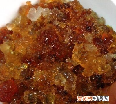 桃胶红枣牛奶羹怎么做,银耳桃胶红枣羹的做法