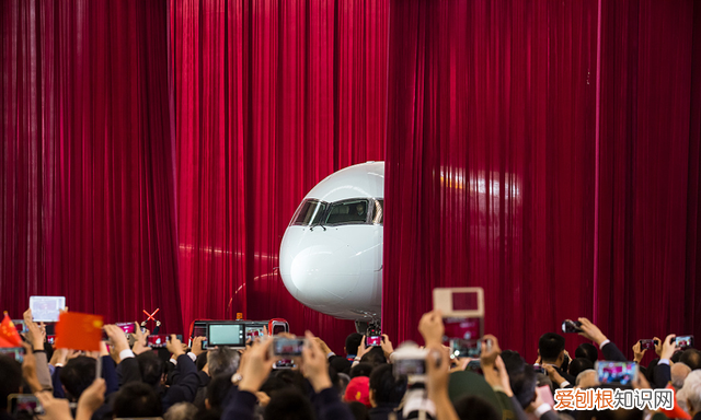 全球首架C919正式交付东航：两舱布局164座，最早明年春商业运营