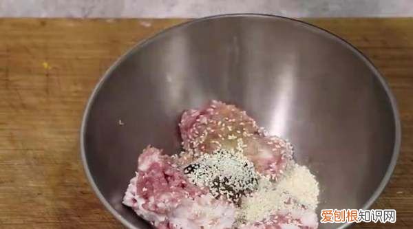 干炸肉丸子的制作方法,干炸丸子的家常酥脆做法