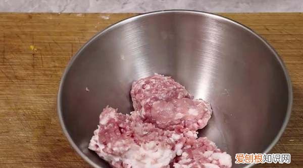 干炸肉丸子的制作方法,干炸丸子的家常酥脆做法
