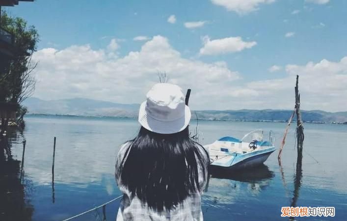 生活在别处下一句,生活不在别处当下即是全部的意思