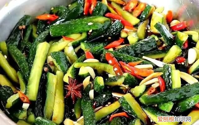 水腌黄瓜的正确方法,不放油不放糖的酸辣腌黄瓜