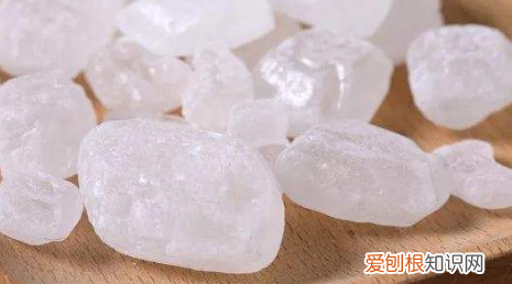 冰糖和白糖的区别 黄颜色冰糖和白色的有何区别