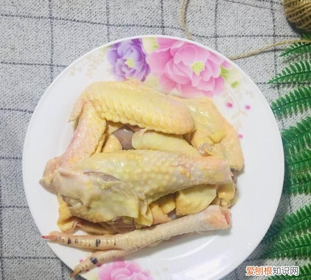 一道城里人很难吃到的美食推荐给大家:野鸡炖灵芝,喝了还想喝