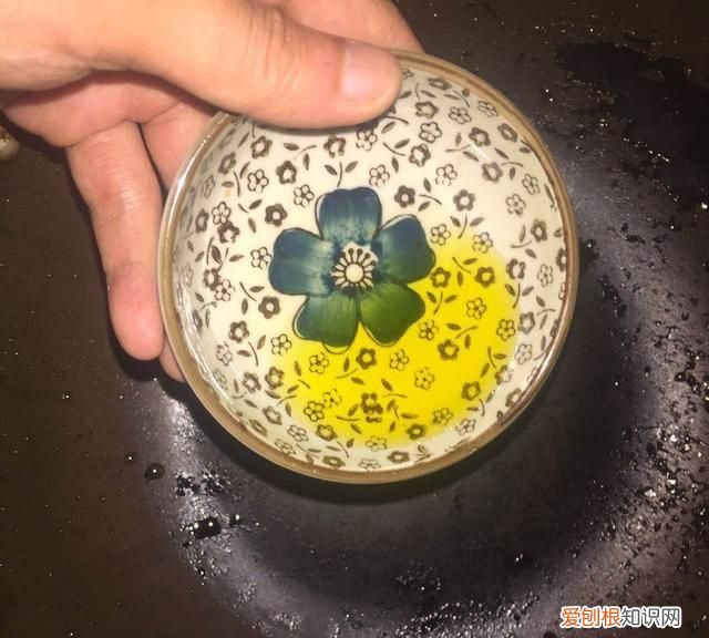 一道城里人很难吃到的美食推荐给大家:野鸡炖灵芝,喝了还想喝