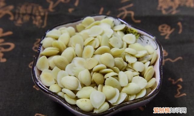 每日一味中药杏仁 一味能止咳平喘通便的中药杏仁