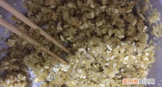 如何做酸菜鸡蛋馅，酸菜鸡蛋包子馅怎么做好吃窍门