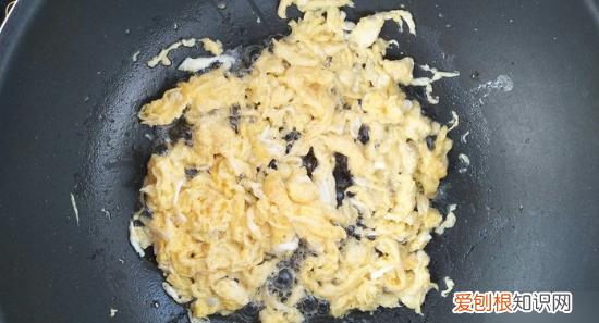 如何做酸菜鸡蛋馅，酸菜鸡蛋包子馅怎么做好吃窍门