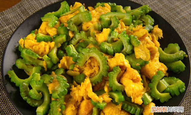 苦瓜怎样炒才不苦不黄,苦瓜怎么炒不苦青椒炒苦瓜川菜