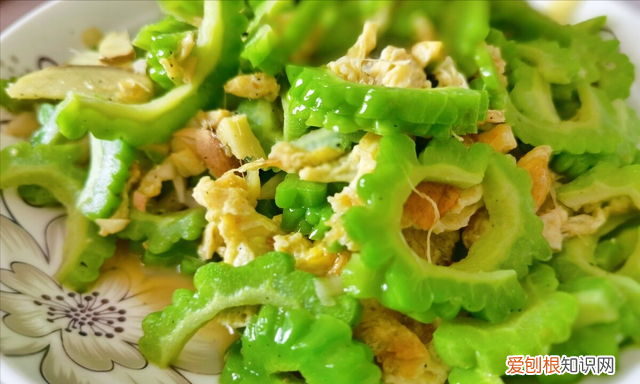 苦瓜怎样炒才不苦不黄,苦瓜怎么炒不苦青椒炒苦瓜川菜