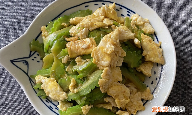 苦瓜怎样炒才不苦不黄,苦瓜怎么炒不苦青椒炒苦瓜川菜