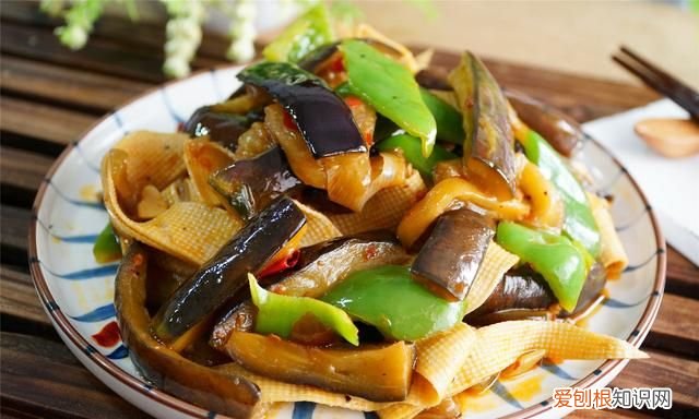 炒茄子不费油还好吃的方法 炒茄子怎么做才不费油