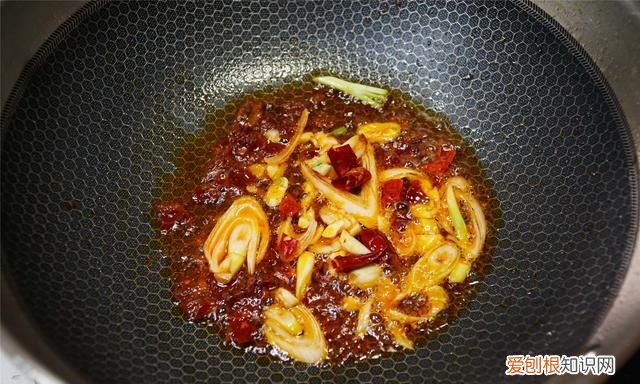 炒茄子不费油还好吃的方法 炒茄子怎么做才不费油