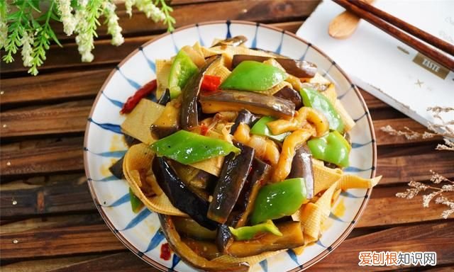 炒茄子不费油还好吃的方法 炒茄子怎么做才不费油