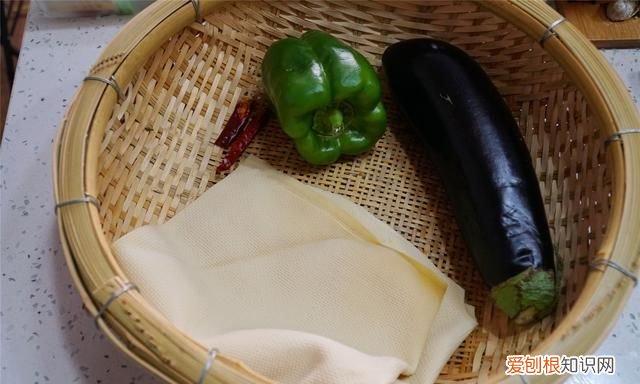 炒茄子不费油还好吃的方法 炒茄子怎么做才不费油