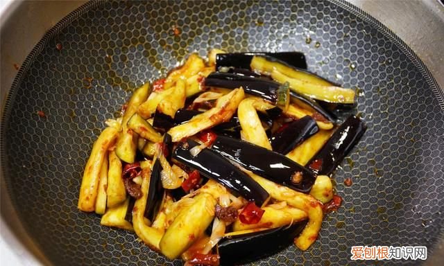 炒茄子不费油还好吃的方法 炒茄子怎么做才不费油