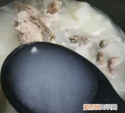 脊骨萝卜汤怎么做好喝,电饭煲炖脊骨萝卜汤的做法