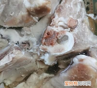 脊骨萝卜汤怎么做好喝,电饭煲炖脊骨萝卜汤的做法