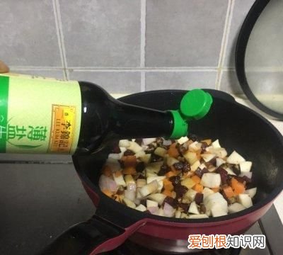 芋头腊肠焖饭要糯米还是大米好吃