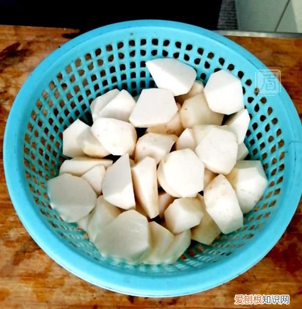 芋头排骨的做法，芋头蒸排骨怎么做