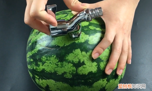 不用榨汁机榨西瓜汁最简单的方法 不用榨汁机就能榨出来西瓜汁