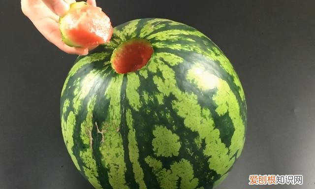 不用榨汁机榨西瓜汁最简单的方法 不用榨汁机就能榨出来西瓜汁