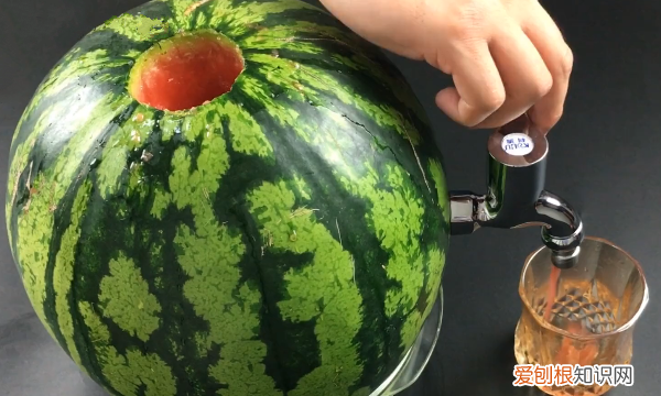 不用榨汁机榨西瓜汁最简单的方法 不用榨汁机就能榨出来西瓜汁