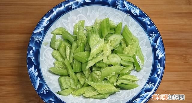 美食分享这样做的拍黄瓜清脆爽口