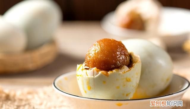 汪曾祺咸鸭蛋腌制方法,汪曾祺力荐的高邮咸鸭蛋妙在哪里