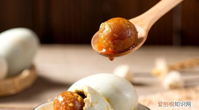 汪曾祺咸鸭蛋腌制方法,汪曾祺力荐的高邮咸鸭蛋妙在哪里